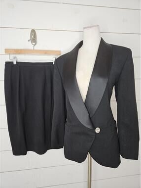 Vintage Saville size 10 black tuxedo skirt suit